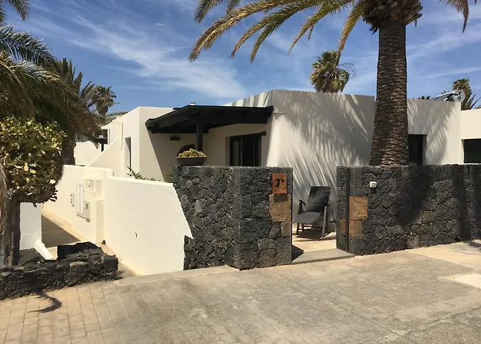 Lido-playa Roca With Sea Front Access - Free Ac - Wifi Apartment Costa Teguise