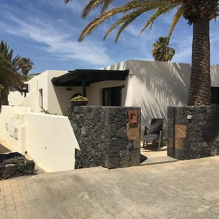 Lido-playa Roca With Sea Front Access - Free Ac - Wifi Lägenhet Costa Teguise